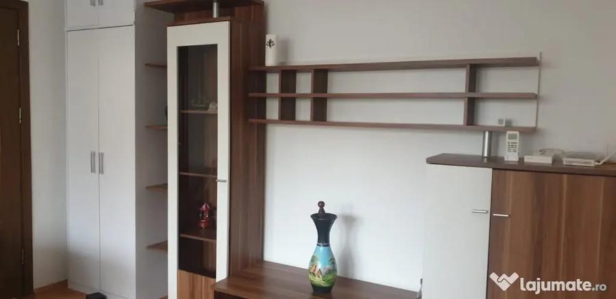 Apartament cu 3 camere semidecomandat în Lujerului