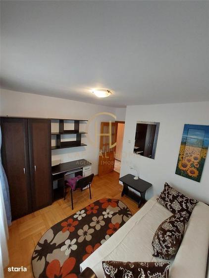 Apartament cu 3 camere decomandat, mobilat în Nicolina