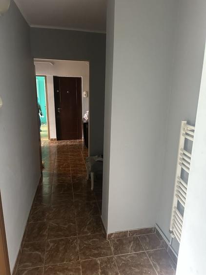 Apartament cu 3 camere decomandat în Tomești