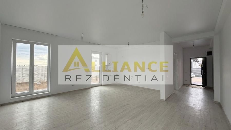 Casă individuală cu 4 camere decomandat cu Canalizare în Berceni
