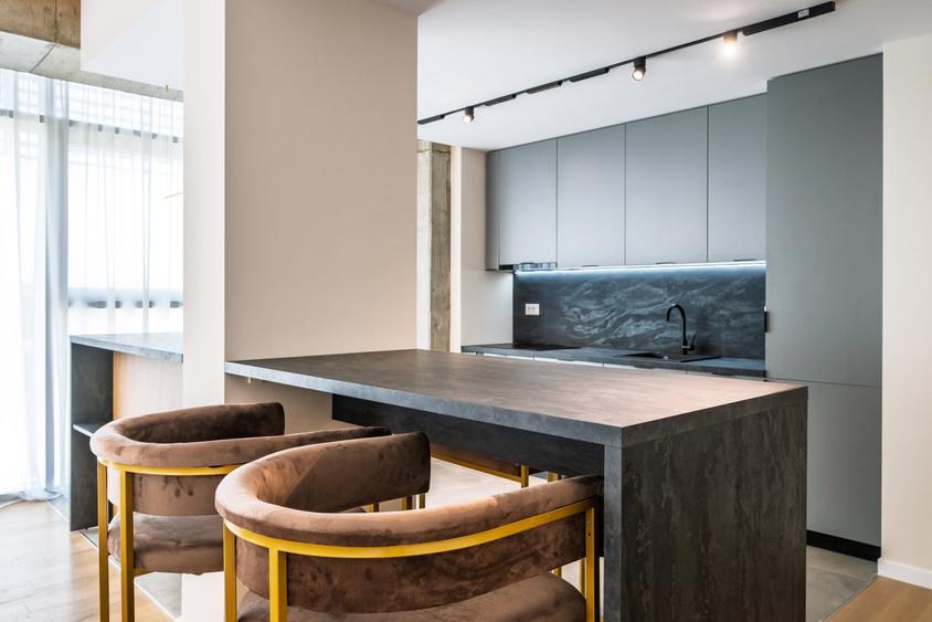 Apartament cu 4 camere decomandat în Floreasca