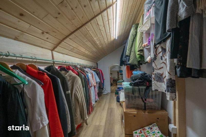 Casă cu 5 camere cu Teren 900 Mp în Burdea