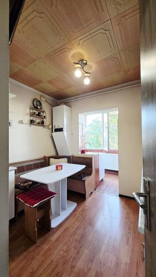 Apartament cu 3 camere decomandat în Sud