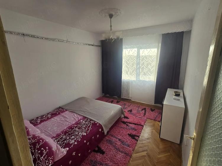 Apartament cu 3 camere decomandat în Nufărul