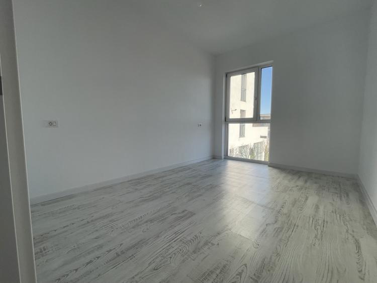 Apartament cu 3 camere decomandat în Dumbrăvița