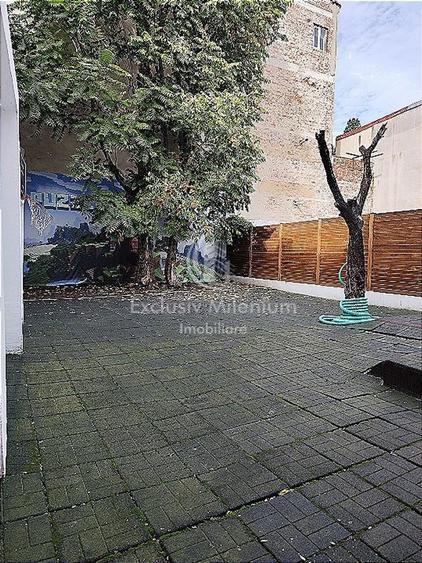 Casă individuală cu 10 camere cu Canalizare în Moșilor
