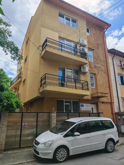 Casă cu 5 camere în Vitan