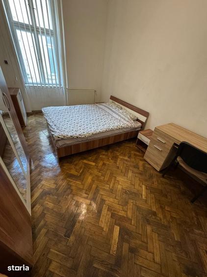 Apartament cu 3 camere semidecomandat în P-ța Unirii