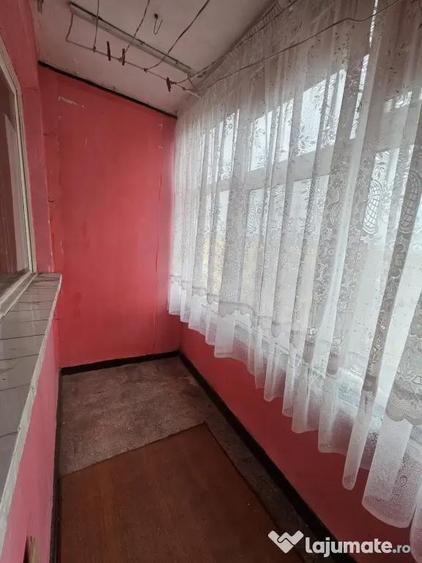 Apartament cu 3 camere decomandat în Valea Rosie