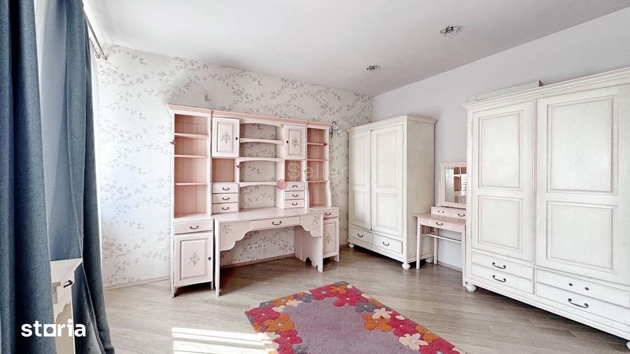 Casă cu 8 camere cu Teren 280 Mp în Central