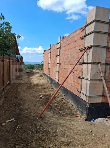 Casă individuală cu 4 camere cu Teren 460 Mp în Pietrăria