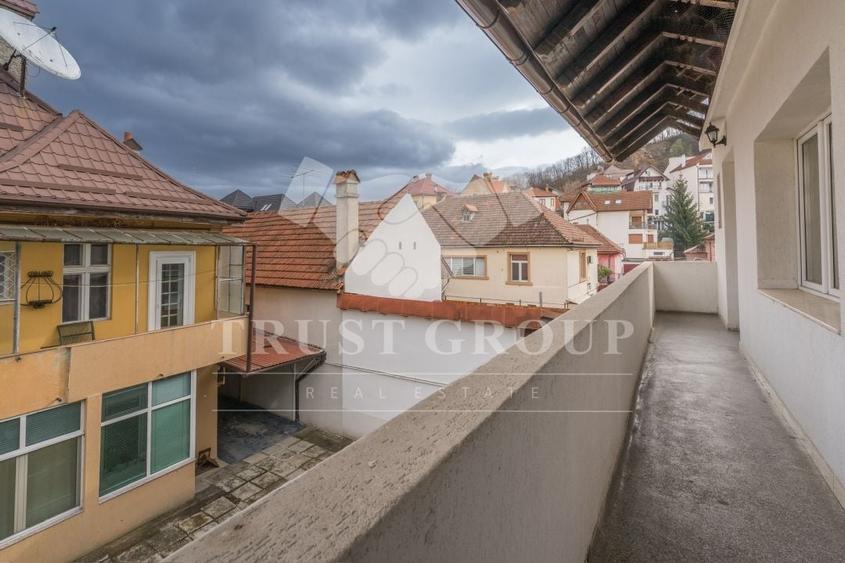 Casă individuală cu 5 camere cu Canalizare în Brașovul Vechi