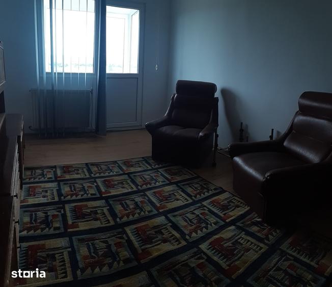 Apartament cu 3 camere decomandat în Cornișa