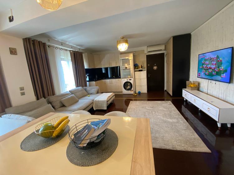 Apartament cu 3 camere semidecomandat, mobilat în Vitan Mall