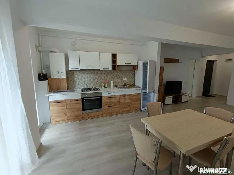 Apartament cu 3 camere semidecomandat, mobilat în Florești