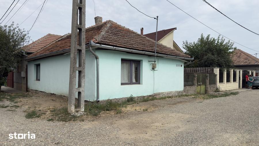 Casă cu 2 camere cu Teren 145 Mp în Salca