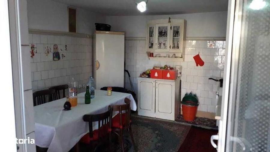Casa decomandata cu gradina - 4