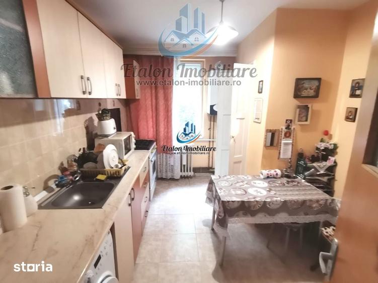 Apartament cu 3 camere decomandat în Dărmănești