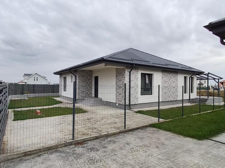 Casă individuală cu 4 camere cu Canalizare în Gulia