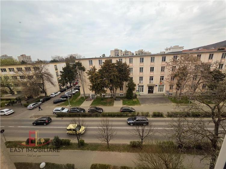 Apartament cu 2 camere semidecomandat în Cornișa