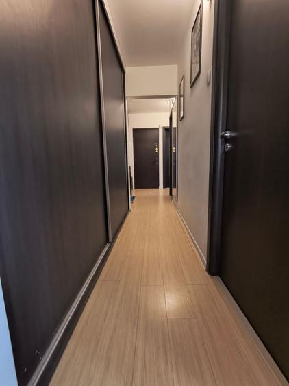 Apartament cu 3 camere decomandat în Far