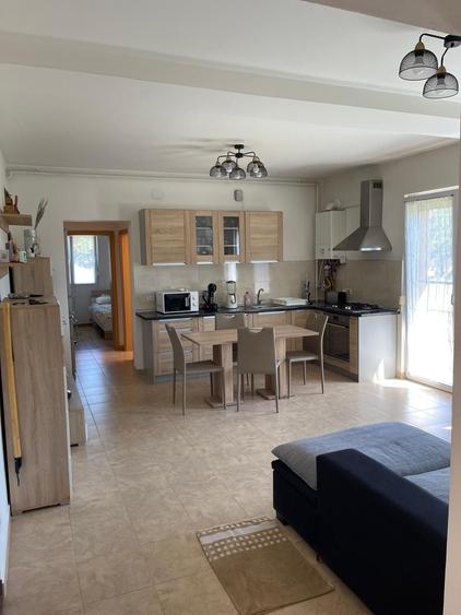 Apartament cu 3 camere decomandat în Utvin