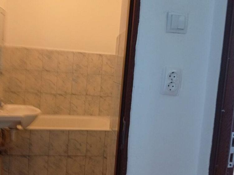 Apartament cu 2 camere semidecomandat în Fundeni
