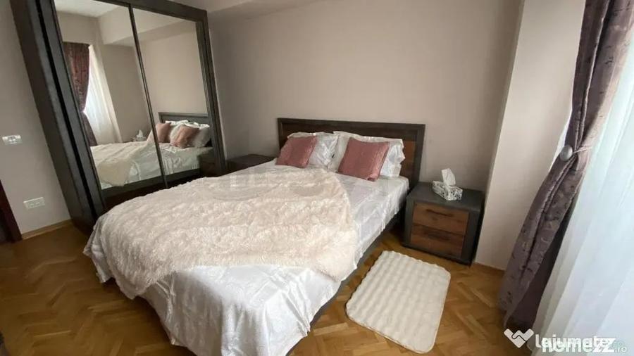 Apartament cu 3 camere decomandat în Victoriei