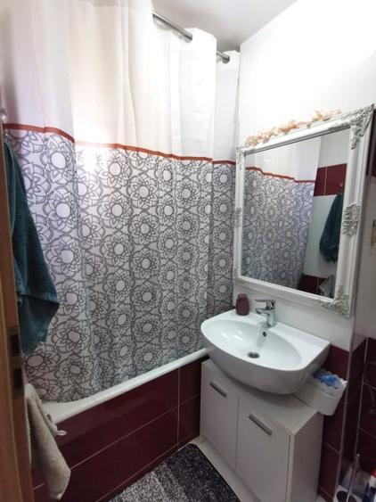 Apartament cu 3 camere decomandat, mobilat în Cetate
