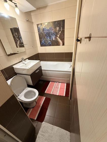 Apartament cu 3 camere semidecomandat în Rahova
