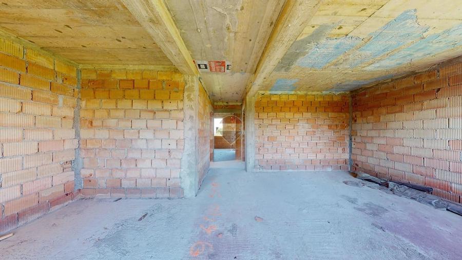 Casă cu 5 camere cu Teren 1000 Mp în Cristian