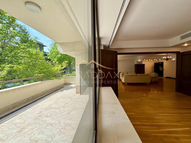 Apartament cu 4 camere circular, mobilat în Capitale