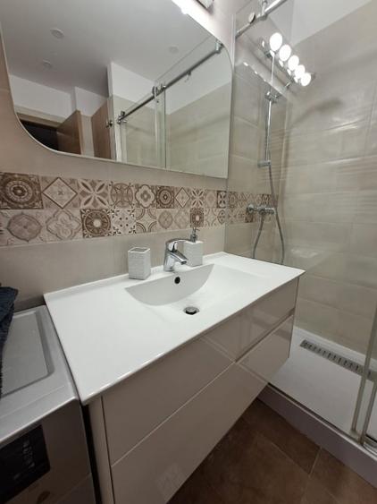 Apartament cu 2 camere, mobilat în Central