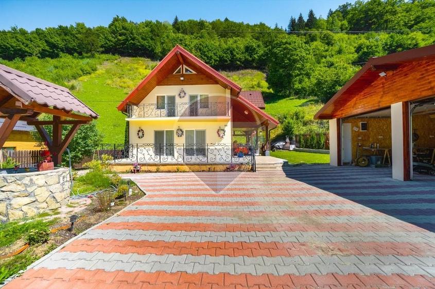 Casă individuală cu 4 camere cu Teren 853 Mp în Cheia