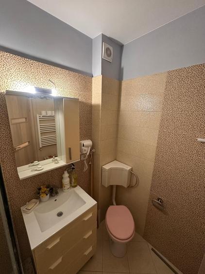 Apartament cu 3 camere semidecomandat în Fundeni