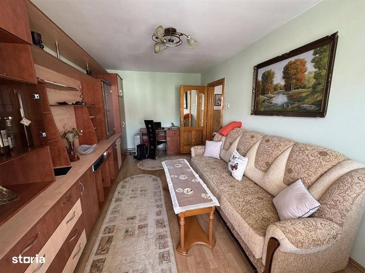 Apartament cu 3 camere decomandat, mobilat în Valea Aurie