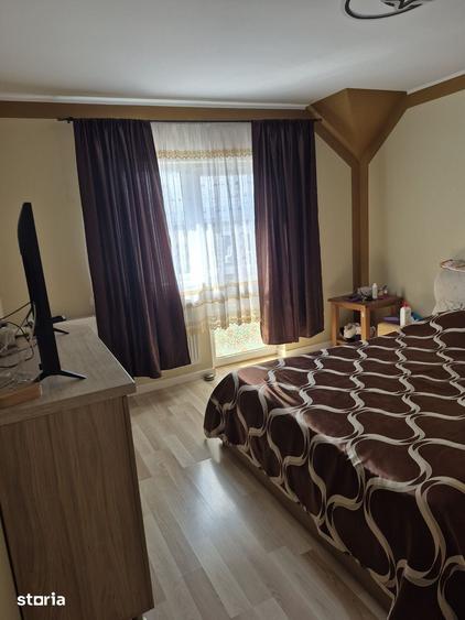 Casă cu 4 camere cu Teren 500 Mp în Stupini