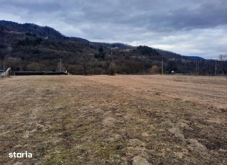 Teren de 2045 mp, în Central