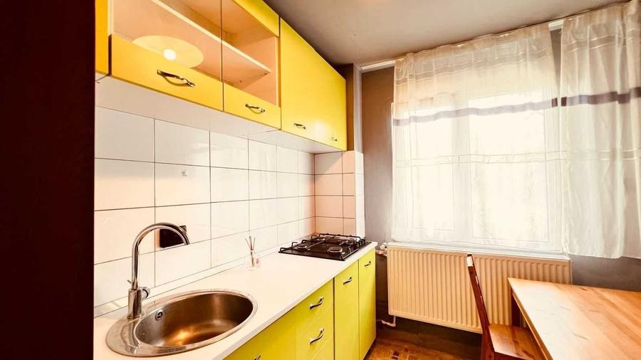 Apartament cu 3 camere semidecomandat, mobilat în Brâncoveanu