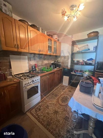 Casă cu 6 camere cu Teren 1615 Mp în Central