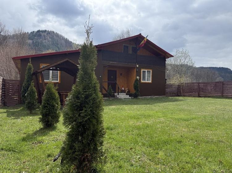 Casă cu 4 camere în Tarcău