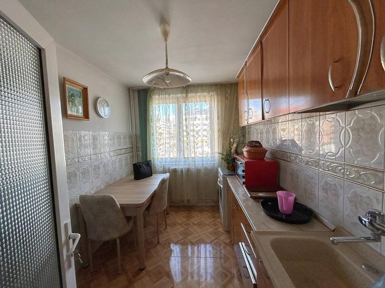 Apartament cu 3 camere decomandat, mobilat în Central