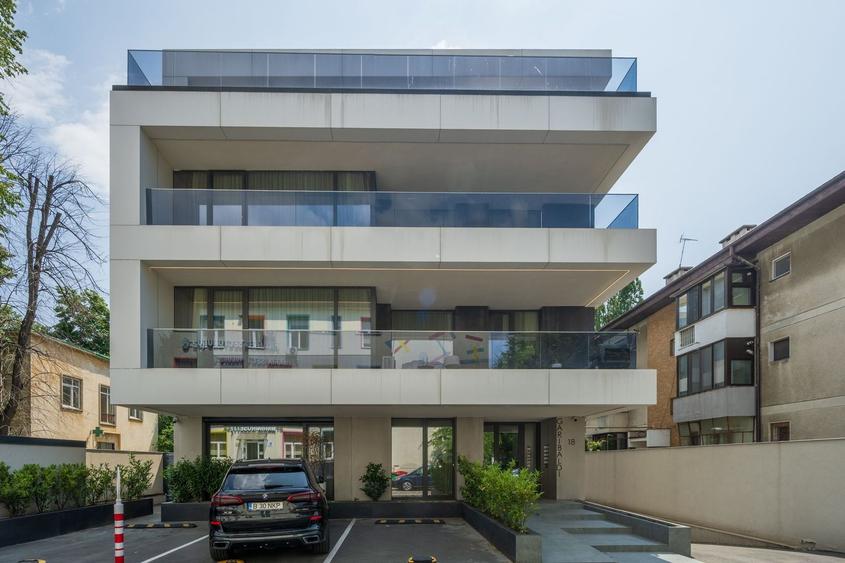 Apartament cu 3 camere semidecomandat, mobilat în Floreasca