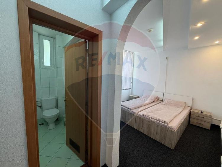 Birou, de 1,440 mp, în Central