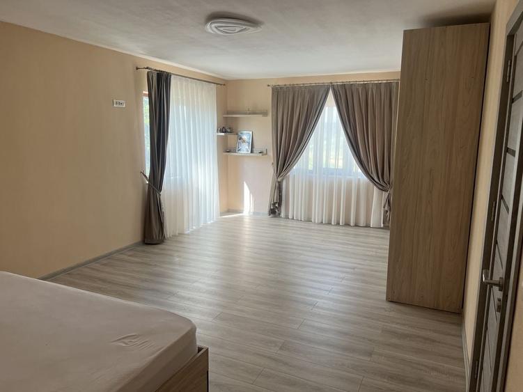 Casă cu 4 camere în Drăgești