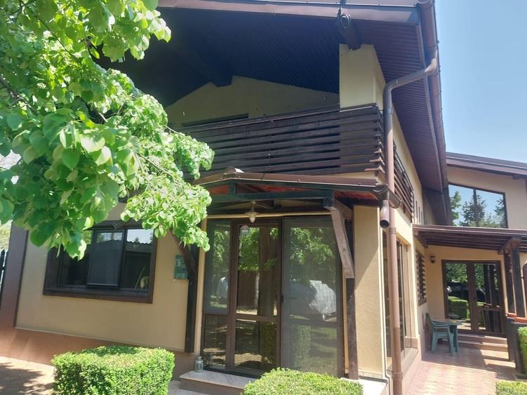 Casă cu 6 camere cu Teren 1200 Mp în Ostratu
