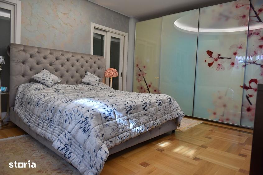 Casă cu 8 camere cu Teren 7700 Mp în Snagov