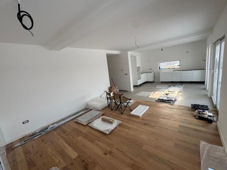 Duplex cu 5 camere cu Canalizare în Dumbrăvița