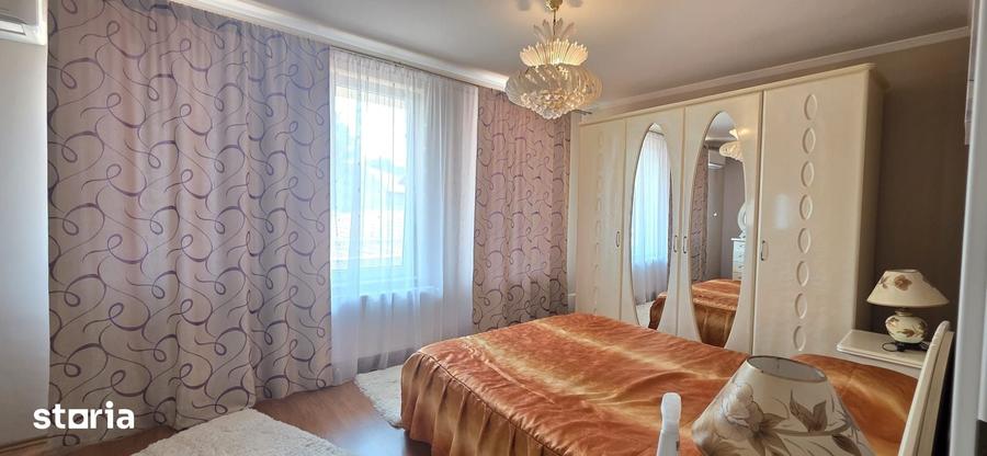 Casă cu 4 camere cu Teren 250 Mp în Delfinariu