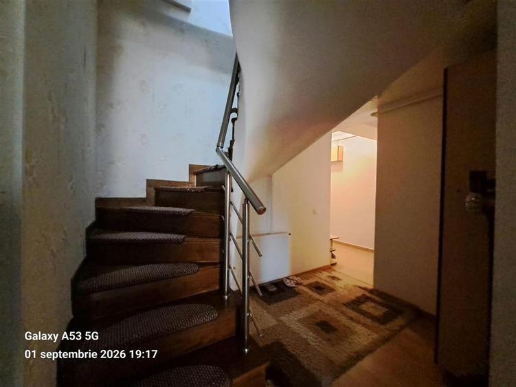 Apartament cu 4 camere decomandat, mobilat în Titan